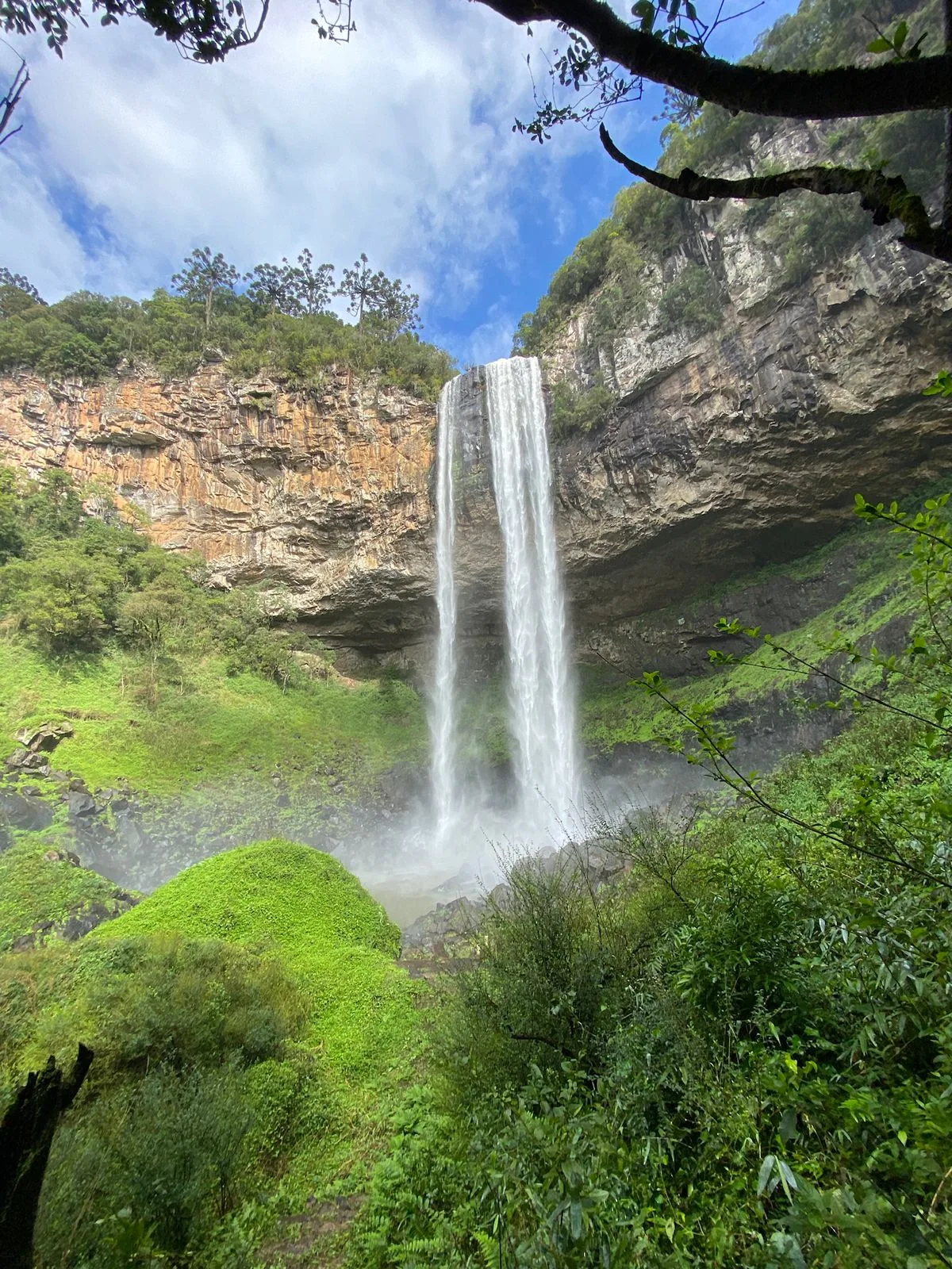 Vista do pé da cascata